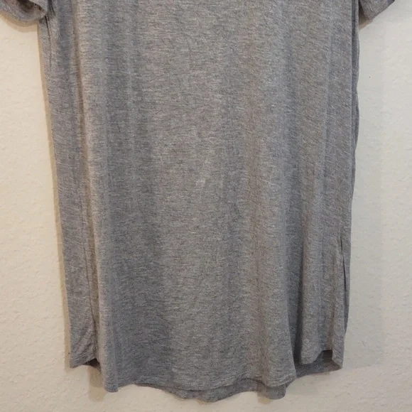 SLIGHTLY USED VANILLA BAY GRAY AND WHITE FLORAL EMBROIDERY SIZE L - Picture 3 of 10